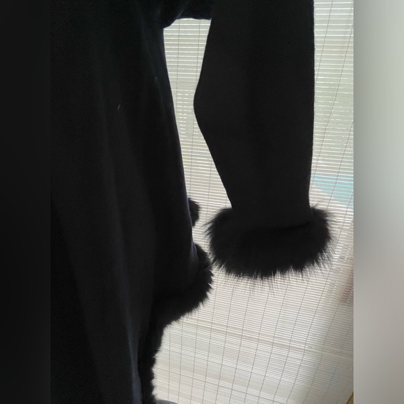 St. John Black Knit Cashmere Jacket/Cape lined with Fox Fur - Picture 2 of 7